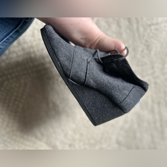 Toms women’s size 8 gray heeled boots - Picture 5 of 6